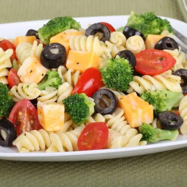 ensalada de fideos y verduras